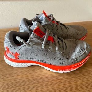 Boys Under Armour Shoe Size 3.5Y